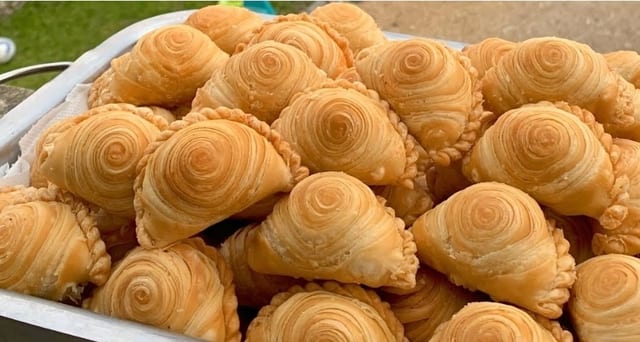 Thai Curry Puffs (2 Pieces).